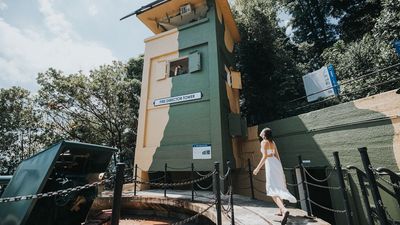 Fort Siloso, Singapore’s only preserved coastal fort, played a crucial role in defending the island during WWII and now offers visitors restored gun emplacements, tunnels, and exhibits.