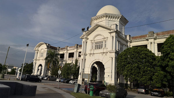The Ipoh Railway Station, an iconic colonial-era building, features elegant architecture and serves as a key transport hub, connecting travellers to various destinations across Malaysia.