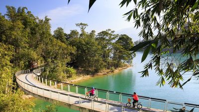Cyclists have the opportunity to navigate through the streets of Taipei, pedal alongside Sun Moon Lake, or venture onto the East Coast route, all of which highlight Taiwan's natural splendor and cultural diversity.