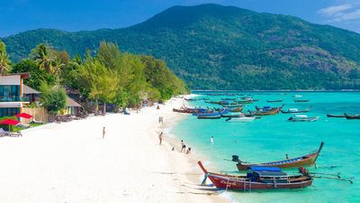 Koh Lipe in Tarutao National Marine Park is renowned for pristine nature, snorkelling, diving, and a small Muslim community with Urak Lawoi people.