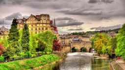 The UNESCO World Heritage City of Bath with its many historical buildings is a dream destination for Bridgerton fans.