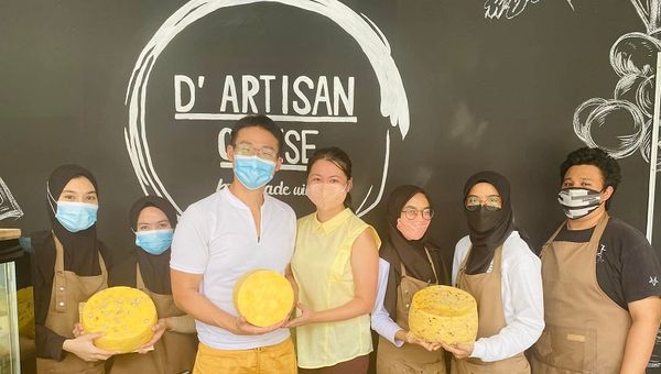 D'Artisan Handmade Cheese hosts cheese-tasting workshops that allow guests to sample local cheeses created with raw unpasteurised, hormone-free, antibiotic-free milk.