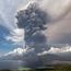 Huge volcano ash cloud causes havoc with Bali flights