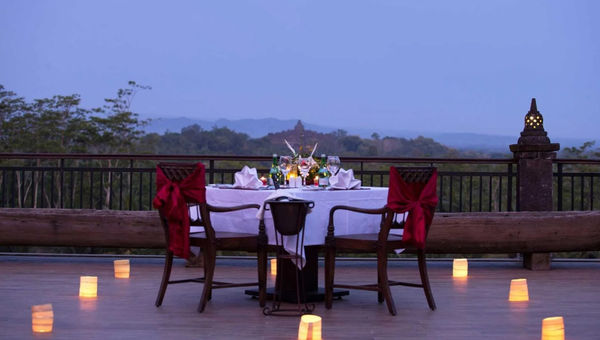 At Enam Langit, diners can savour local and international cuisine while fully taking in the breathtaking views of Borobudur Temple and surrounding mountains.