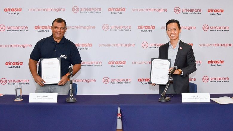 Tony Fernandes, CEO of Capital A and Keith Tan, chief executive of Singapore Tourism Board signing the MOU.