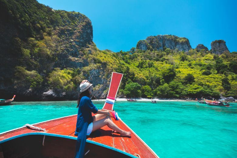 Few tourists are likely to visit Phuket if they have to stay in Thailand for a minimum of 30 days, say industry players.