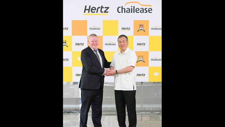 Eoin MacNeill (left), vice president, Hertz Asia Pacific, with Andre J.L. Koo (right), Chairman of Chailease Group.