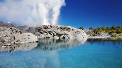 The Chinese tourists involved in a fatal bus crash were on their way to Rotorua in New Zealand.