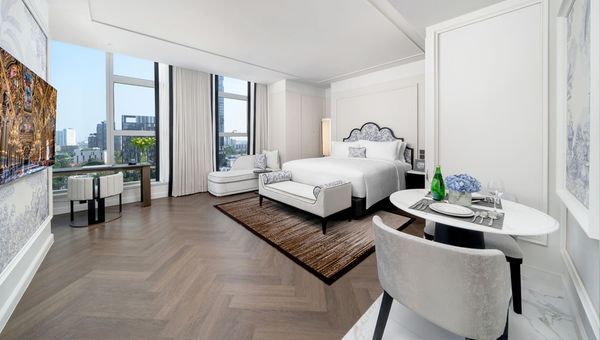 La Clef Bangkok offers 115 serviced residences, including studios and two-bedroom apartments, designed with bespoke interiors reflecting local heritage and French-inspired elegance.