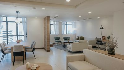 To facilitate travellers’ longer stays, rooms are fully equipped with spacious living and dining areas along with a kitchen and laundry facilities.
