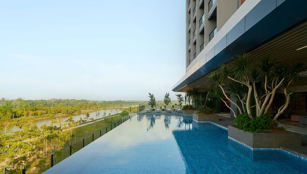 The hotel offers an infinity pool overlooking the Paya Indah Discovery Wetlands. The hotel offers an infinity pool overlooking the Paya Indah Discovery Wetlands.