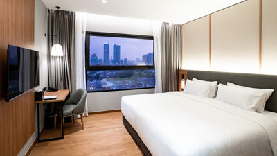 The 192-room Best Western Chatuchak is steps from the iconic Chatuchak Weekend Market.