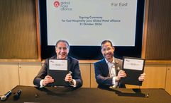 Global Hotel Alliance (GHA) CEO Chris Hartley and Far East Hospitality (FEH) managing director Mark Rohner at the signing ceremony marking FEH’s addition to GHA.