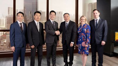 Sealing the deal, Hilton and SC Asset Corporation executives launch their partnership in Thailand.
