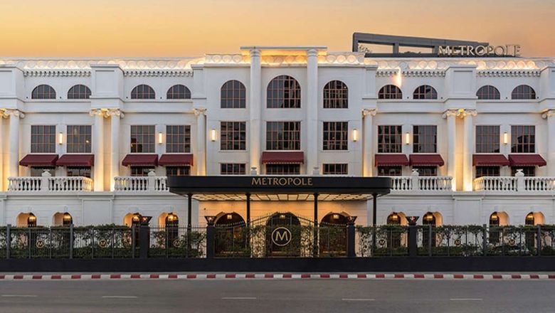 The hotel marries the design elements of colonial architecture with 1920s Shanghai.