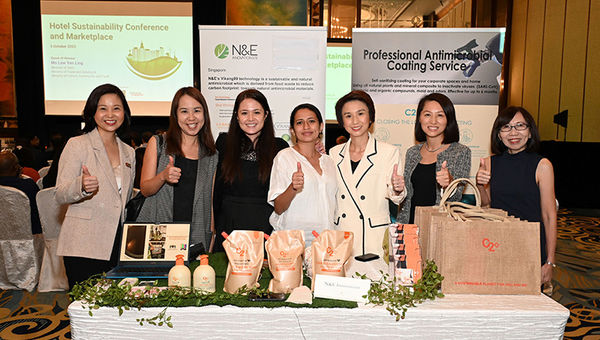 Winner of the Sustainability Impact Challenge: N&E Innovations’ Jaslyn Lee (third from left). Winner of the Sustainability Impact Challenge: N&E Innovations’ Jaslyn Lee (third from left).
