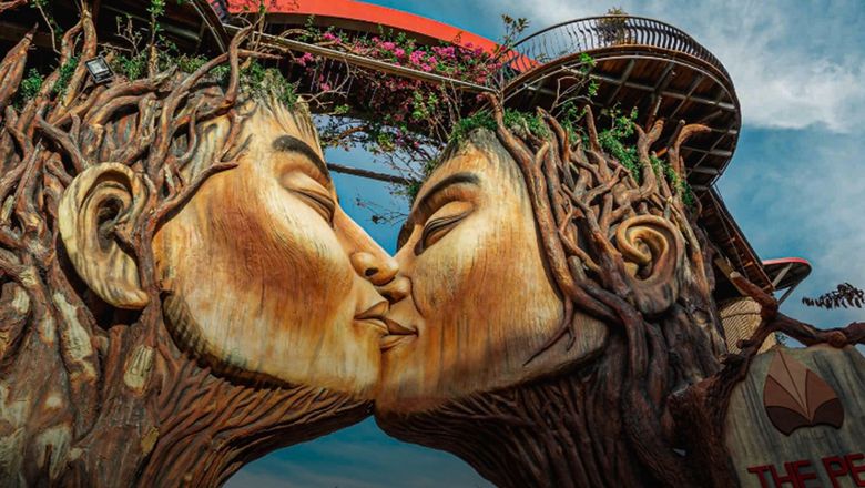 The popular Timeless Kiss statue at The Peak.