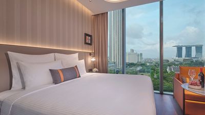 Guests staying at Pullman Singapore Hill Street can enjoy views of Fort Canning Park or Marina Bay, depending on the room's location within the U-shaped building.