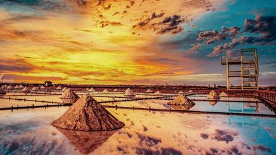 Silks Hotel Group is looking to embody the farm-to-table, farm-to-skin, and farm-to-learn concepts by collaborating with Taiwanese salt fields to champion sustainable development and revive the historic salt industry.