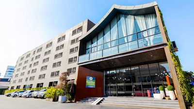 The 157 contemporary rooms at SureStay by Best Western Iconic Ari-Jatujak offer modern comforts, featuring sleek designs, and essential amenities.