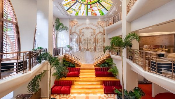 Evoking the spirit of the 1920s, travellers will enter into the glamour of old Hollywood.
