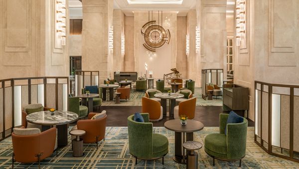 Peacock Alley, the hotel’s signature lounge, centres on an astrolabe-inspired clock, introducing Waldorf Astoria’s “Meet Me at the Clock” tradition to Kuala Lumpur.