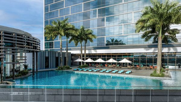 Momentus Alexandra is a 442-key chic, upscale hotel in Singapore, offering stylish accommodations, modern amenities, and convenient access to key attractions and business districts. Momentus Alexandra is a 442-key chic, upscale hotel in Singapore, offering stylish accommodations, modern amenities, and convenient access to key attractions and business districts.