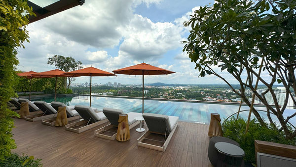 Artyzen Singapore’s Roof Garden.