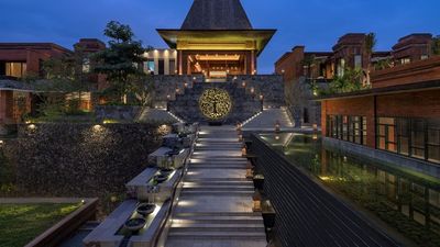 Garrya Bianti Yogyakarta draws design inspiration from Javanese culture and from Yogyakarta's iconic temple.