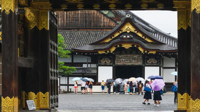 The 25-key Garrya Nijo Castle Kyoto is located just opposite the UNESCO World Heritage site of Nijo Castle.