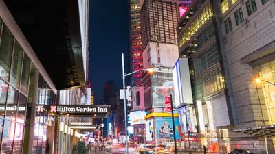 The hotel's reopening offers 478 rooms to visitors seeking to stay near Broadway and the subway.