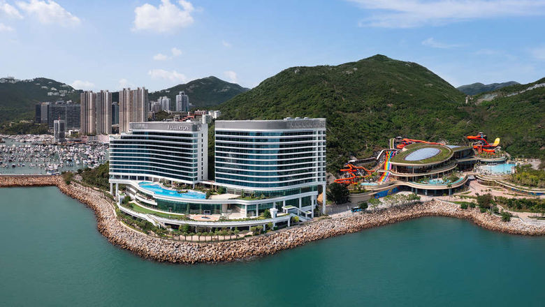 The Fullerton Ocean Park Hotel Hong Kong, located on the south side of Hong Kong Island, is just a stone's throw away from the Water World Ocean Park.