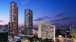Keraton at The Plaza is located within Jakarta’s Plaza Indonesia complex, offering direct access to shopping, culture, and entertainment in the city centre.