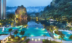 TUI BLUE The Haven Ipoh in Ipoh features air-conditioned suites, a 5-level swimming pool, an in-house restaurant, and a bar.