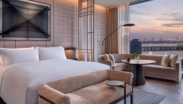 Guests staying at Conrad Shenzhen can enjoy panoramic vistas of the picturesque bay or the city. Guests staying at Conrad Shenzhen can enjoy panoramic vistas of the picturesque bay or the city.