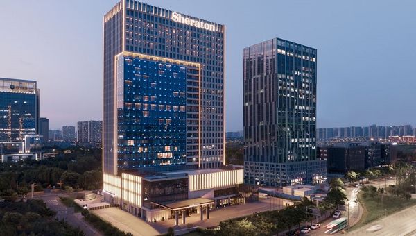 Sheraton Xi'an South offers 321 modern guest rooms and suites, with communal spaces for guests to unwind at or conduct business.