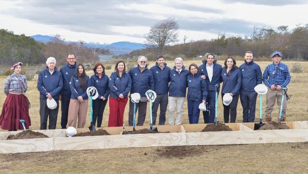 Ground breaking ceremony (left to right): Jorge Jordan, Board Member, Lakutaia; Vincenzo Fantasia, VP, Corporate Development, Royal Caribbean Group; Johanna Cadenas Vargas, Alcaldesa Subrogante de la Ilustre Municipalidad de Cabo de Hornos; Marlene España Miranda, SEREMI de Economia de Magallanes y de la Antartica Chilena; Constanza Calisto Gallardo, Delegada Presidencial de la Provincia Antartica Chilena; Jaime Vasquez, Board Member, Lakutaia; Nicolas Pivcevic, Executive Director, DAP; Alex Pivcevic, Board Member, Lakutaia; Eugenia Mancilla Macías, Gobernadora Regional Subrogante de la Region de Magallanes y de la Antartica Chilena; Bert Hernandez, President, Silversea; Andrea Pivcevic, Legal Director, DAP and Managing Director, Lakutaia; Conrad Combrink, SVP, Expeditions, Destinations & Itinerary Management, Silversea. Ground breaking ceremony (left to right): Jorge Jordan, Board Member, Lakutaia; Vincenzo Fantasia, VP, Corporate Development, Royal Caribbean Group; Johanna Cadenas Vargas, Alcaldesa Subrogante de la Ilustre Municipalidad de Cabo de Hornos; Marlene España Miranda, SEREMI de Economia de Magallanes y de la Antartica Chilena; Constanza Calisto Gallardo, Delegada Presidencial de la Provincia Antartica Chilena; Jaime Vasquez, Board Member, Lakutaia; Nicolas Pivcevic, Executive Director, DAP; Alex Pivcevic, Board Member, Lakutaia; Eugenia Mancilla Macías, Gobernadora Regional Subrogante de la Region de Magallanes y de la Antartica Chilena; Bert Hernandez, President, Silversea; Andrea Pivcevic, Legal Director, DAP and Managing Director, Lakutaia; Conrad Combrink, SVP, Expeditions, Destinations & Itinerary Management, Silversea.