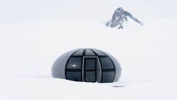 As with all their camps, White Desert has designed Echo to be dismantled without a trace, leaving no more than a transitory impact on Antarctica.