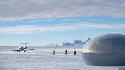 The ‘sky pods’ are described as “the retro design of the Millennium Falcon meets an otherworldly boutique retreat”.