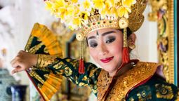 Bali’s governor believes the wearing of traditional dress at conferences will help to underline the island’s uniqueness.