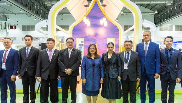 The Tourism Authority of Thailand’s delegation, led by TAT governor Thapanee Kiatphaibool (fourth from right) at ASEAN Tourism Forum 2024 in Vientiane, Laos.