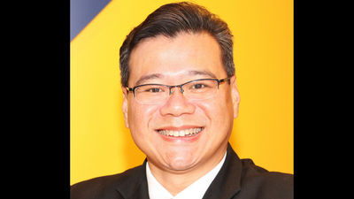 Buhdy Bok has two decades of experience in the aviation and cruise sectors.