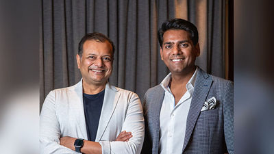 Dave Baswal (right) takes the mantle of CEO from founder Girish Jhunjhnuwala (left).