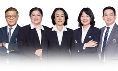 TAT’s deputy governors (from left) Kittipong Prapattong, Parichart Boonclai, Suphinda Onpanbong, Pattaraanong Na Chiangmai and Akkarawit Tapasith.
