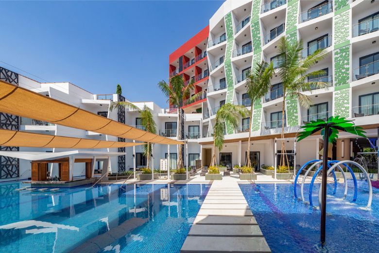 Best Western Plus The Ivy Wall Resort-Panglao’s rooms overlook the pool, gardens or sea, with some leading directly onto the resort’s outdoor swimming pool.