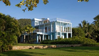 Knai Bang Chatt offers personalised wellness retreats, ocean and land adventures, cultural excursions, marine conservation activities, heritage architecture, and artist programmes supporting Cambodia’s local communities and ecosystems.