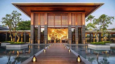 Regent Bali Canggu features 150 oceanside keys, alongside six dining venues are available, offering Balinese, Asian and international fares.