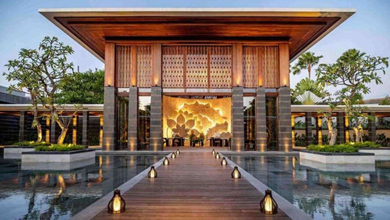 Regent Bali Canggu features 150 oceanside keys, alongside six dining venues are available, offering Balinese, Asian and international fares.