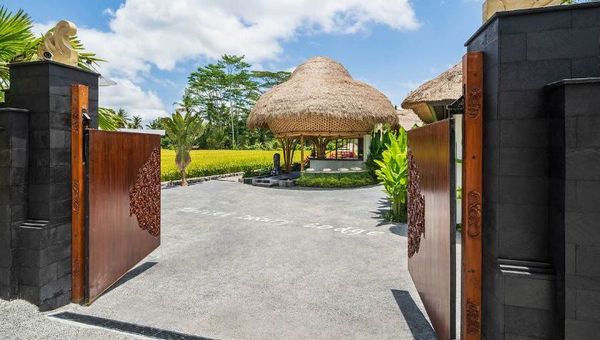 Keliki Luxury Lodge is located near a rural village 15 minutes from Ubud. Keliki Luxury Lodge is located near a rural village 15 minutes from Ubud.