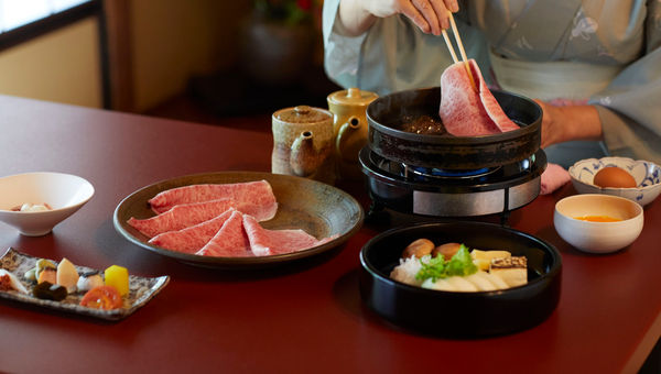 Award-winning sukiyaki restaurant, Sukiyaki Hiyama, offers top-tier Kuroge Wagyu Beef courses. Award-winning sukiyaki restaurant, Sukiyaki Hiyama, offers top-tier Kuroge Wagyu Beef courses.